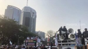 Massa Buruh, FPI dan Berbagai Ormas Turut Ramaikan Aksi Bela Rempang di Jakarta