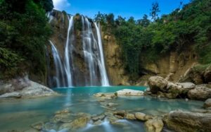 10 Air Terjun di Padang dan Sekitarnya yang Memukau