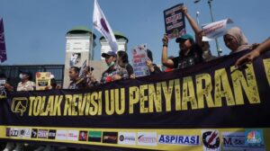 Ratusan Jurnalis di Samarinda Gelar Aksi Penolakan Revisi UU Penyiaran