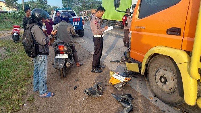 Truck Tabrak Bengkel Motor, Bhabikamtibmas Kelurahan Nunu gerak cepat atasi kecelakaan | NEWS TV Indonesia