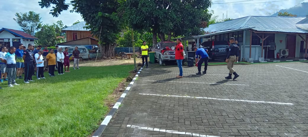 Damkar Kotamobagu Latih Karyawan PLN Hadapi Darurat Kebakaran | NEWS TV Indonesia
