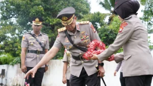 Jelang Puncak Hari Bhayangkara ke-78, Kapolda Ziarah dan Tabur Bunga di TMP Pattidi
