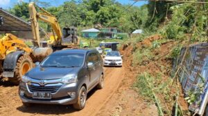 Tim Sar Batalyon A Pelopor: Jalan Lintas Curup-Lebong Sudah Bisa Dilewati