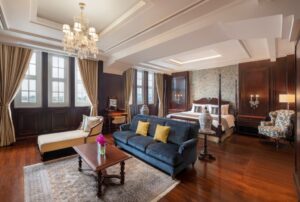 Nostalgia Gedung Hotel Kolonial Tua di Jakarta