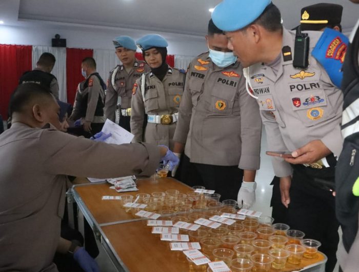 Puluhan Personil Polresta Kendari Laksanakan Pengecekan Urine Serentak | NEWS TV Indonesia
