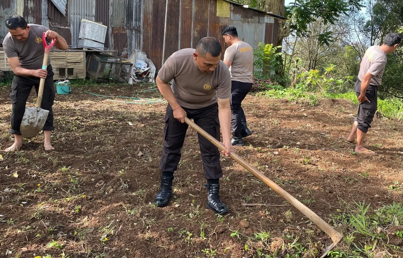 Polsek Tinggimoncong Buka Lahan Untuk Ketahanan Pangan | NEWS TV Indonesia