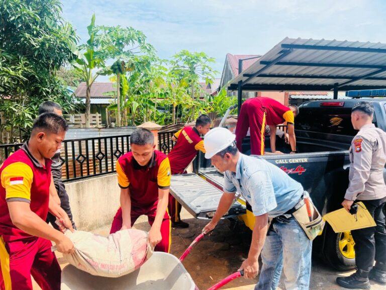 IPTU Arpen Salurkan Bantuan Material Bangunan dari Kapolres Lingga untuk Masjid Miftahul Jannah | NEWS TV Indonesia