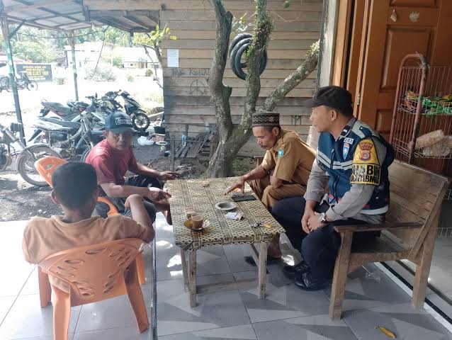 Bhabinkamtibmas Sosialisasikan Kamtibmas dan Lowongan Kerja di Jalan MH Thamrin | NEWS TV Indonesia