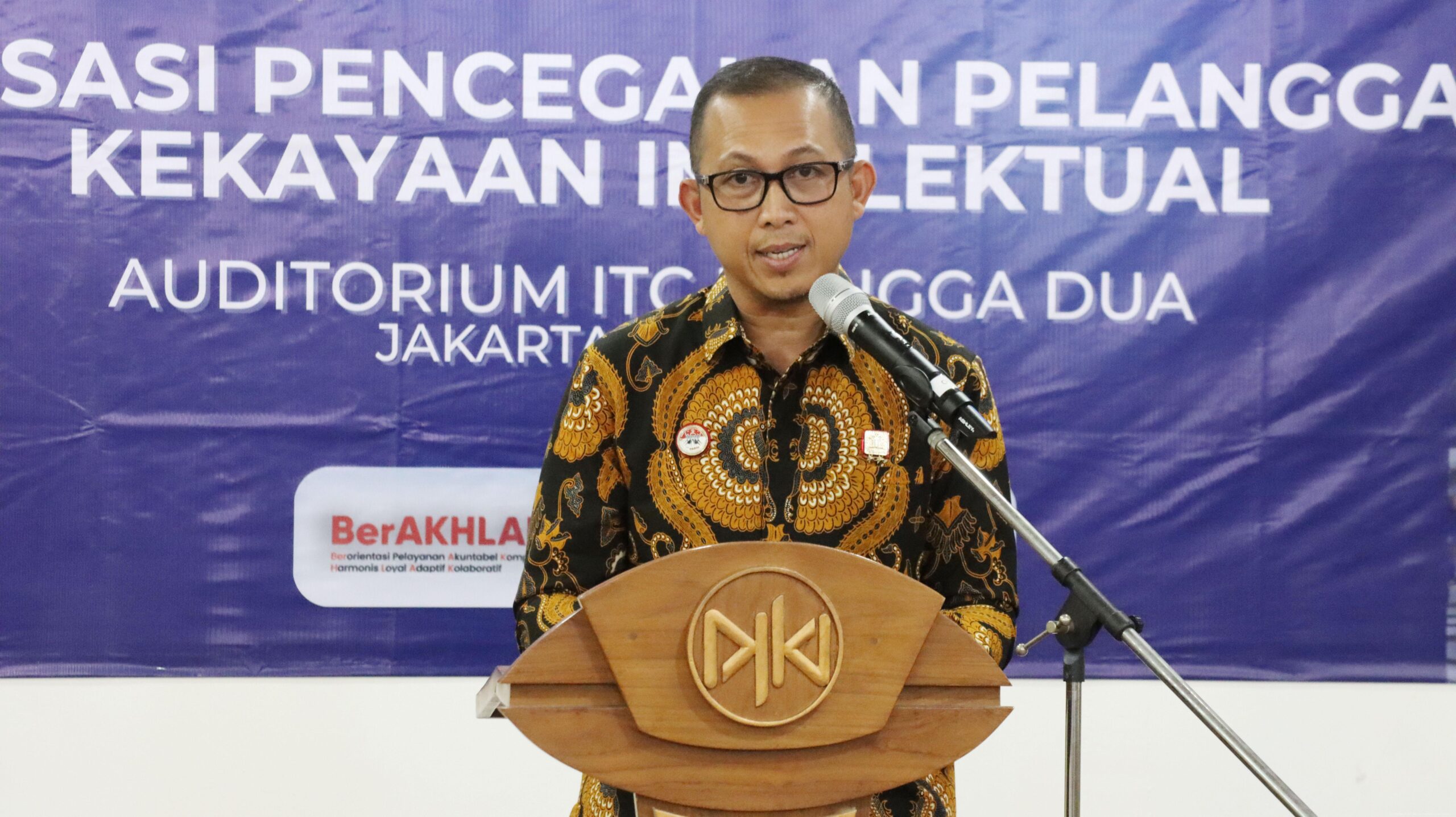 Kanwil Kemenkum DK Jakarta Hadiri Sosialisasi Pencegahan Pelanggaran Kekayaan Intelektual dan Pemberian Penghargaan Kepada Tenant ITC Mangga Dua | NEWS TV Indonesia