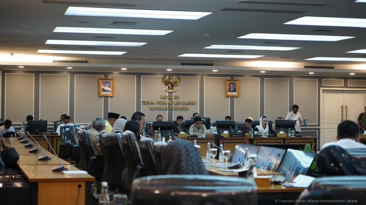 “Polsek Pataruman Laksanakan Pengaturan Lalin di SDN Hegarsari Demi Keselamatan Siswa dan Kelancaran Arus” | NEWS TV Indonesia