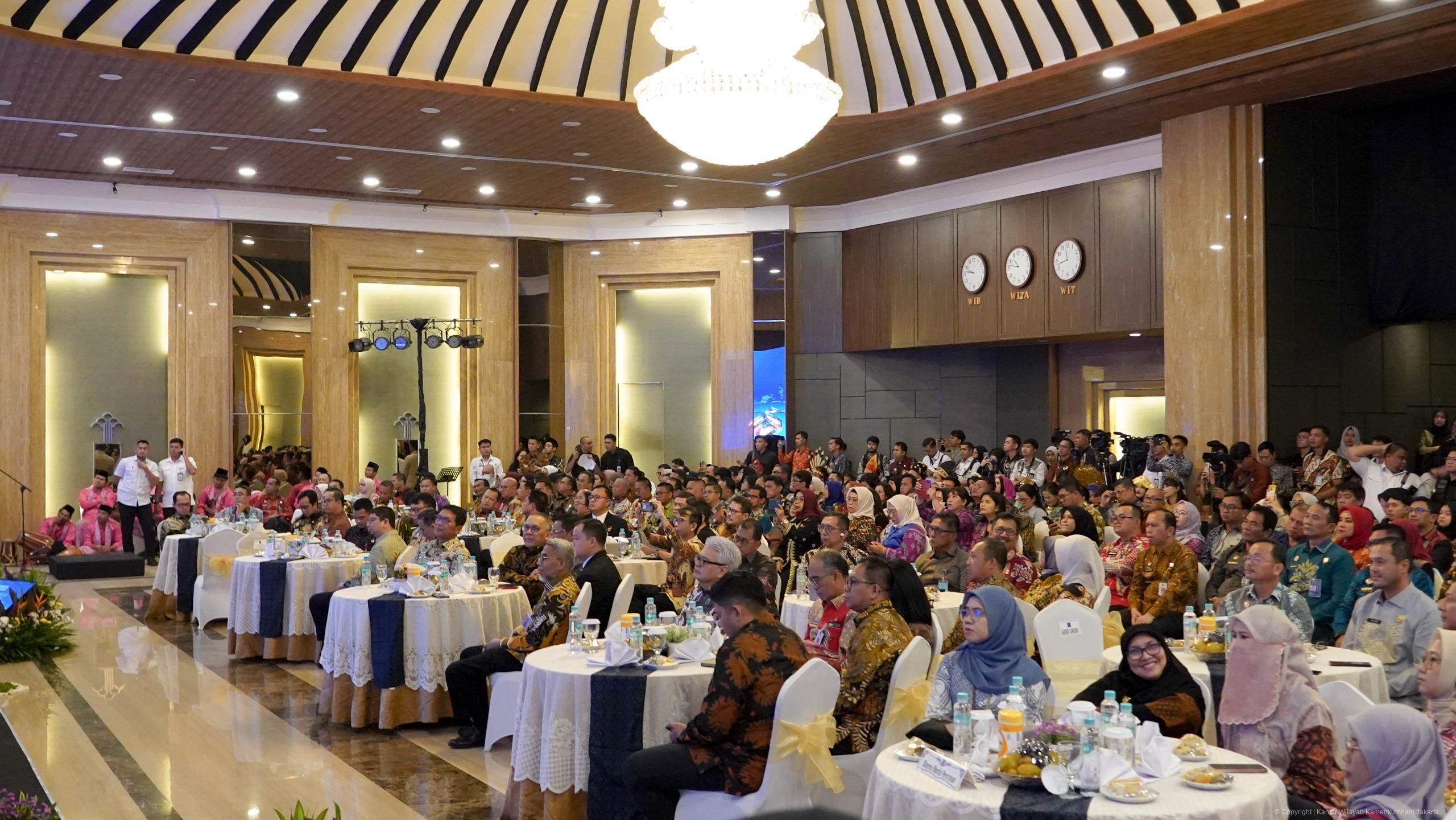 Sindawa Tarang Serahkan Dana Kompensasi. | NEWS TV Indonesia