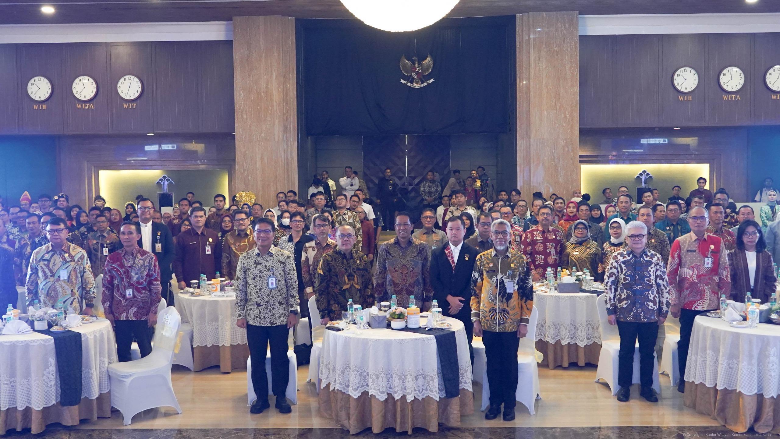 Sindawa Tarang Serahkan Dana Kompensasi. | NEWS TV Indonesia