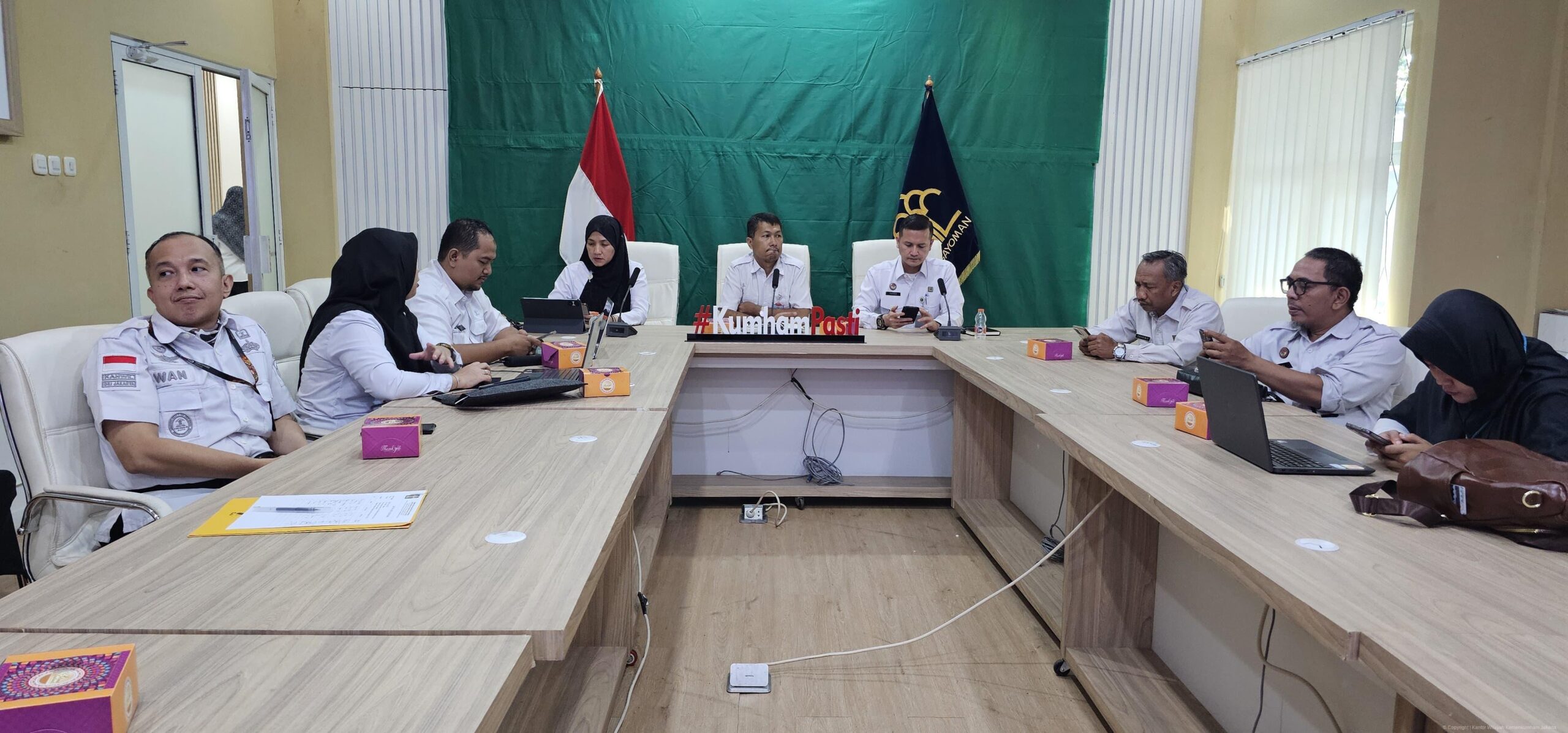 Sindawa Tarang Serahkan Dana Kompensasi. | NEWS TV Indonesia