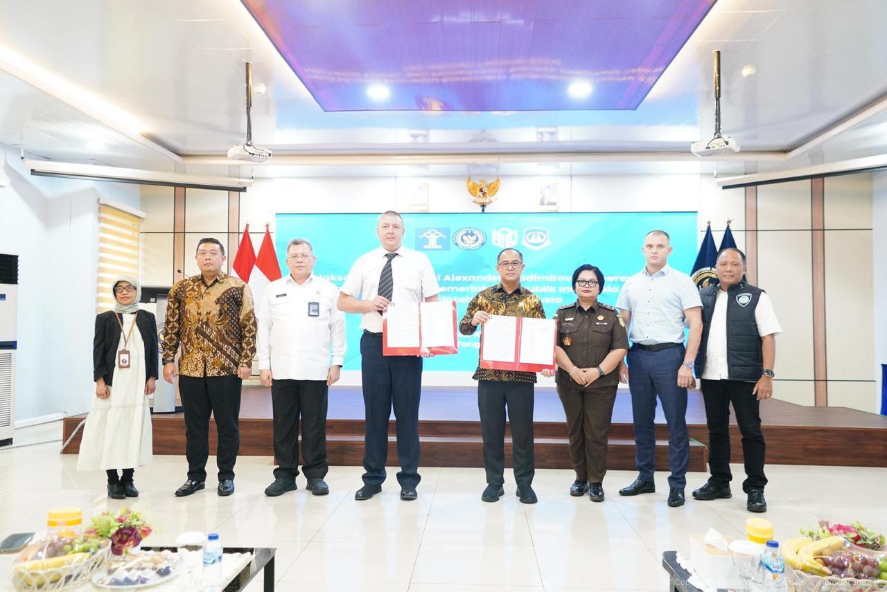 Pemerintah Indonesia Melalui Kemenkum Serahkan Alexander Vladimirovich Zverev Dalam Rangka Ekstradisi Pertama dengan Rusia | NEWS TV Indonesia