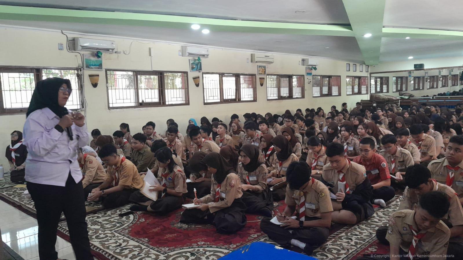 Bahaya Penggunaan Narkoba yang merusak generasi bangsa, disosialisasikan pada MPLS di SMAN 8 Jakarta | NEWS TV Indonesia