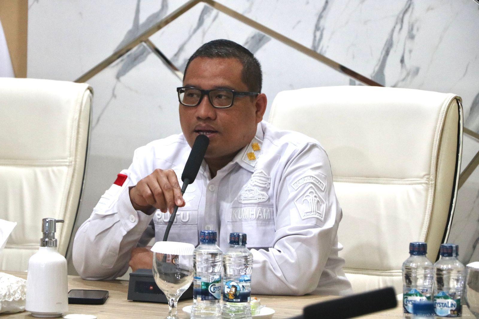 Polsek Panakkukang Razia Miras di Pampang, 35 Liter Ballo Diamankan | NEWS TV Indonesia