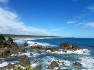 Pantai Karang Tawulan Tasikmalaya: Daya Tarik Hingga Harga Tiket 2026